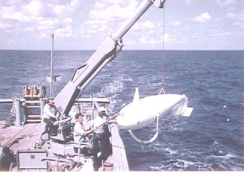USS Venture MSO-496 Hydraulic cranes.<br>BM King at the controls.